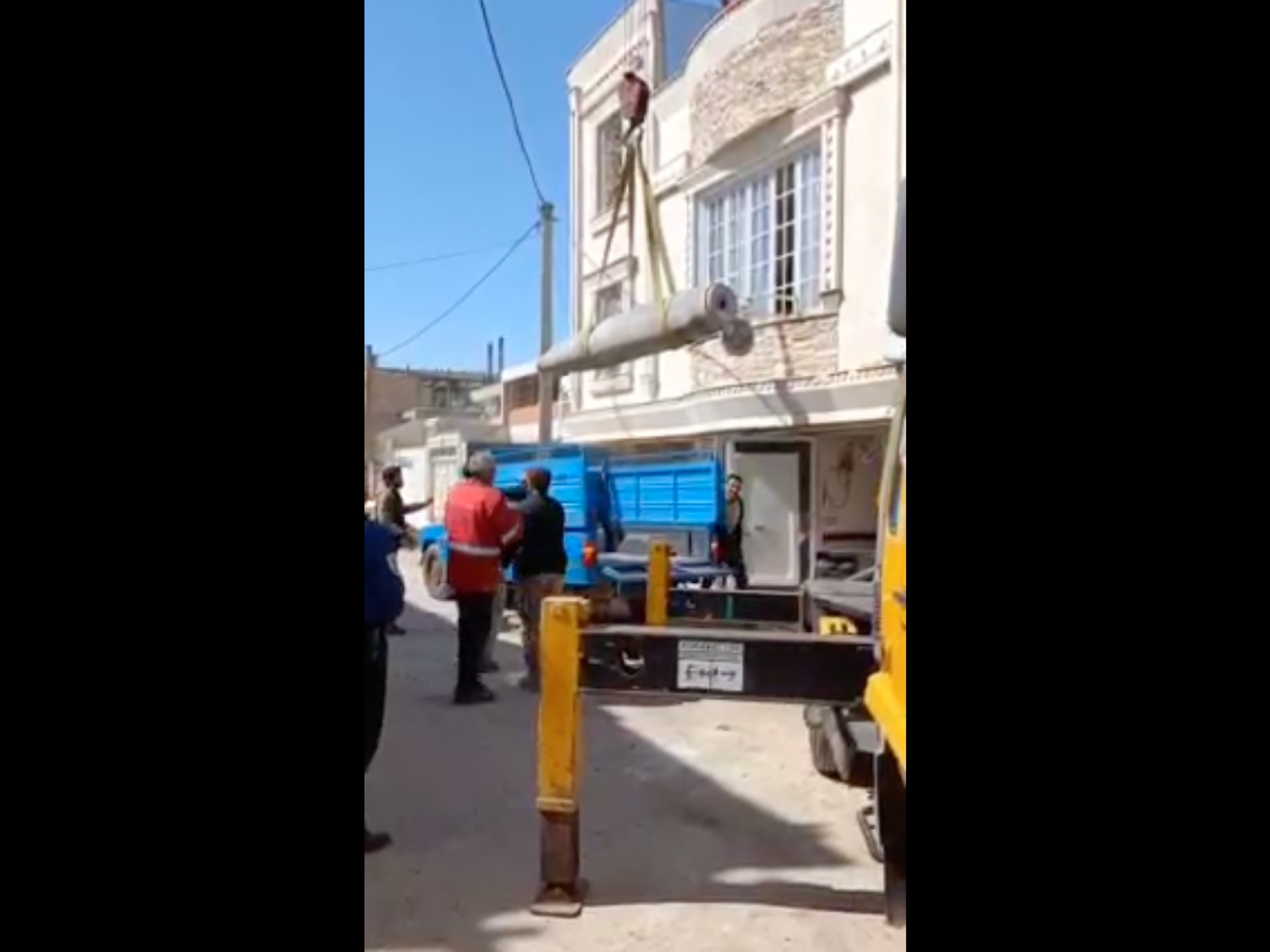 Unexploded Missile Extracted from House in Western Iran After US-Israeli Airstrikes