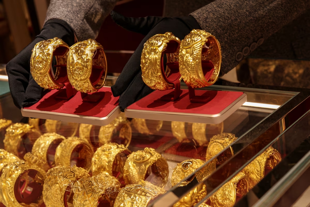 Gold Edges Higher as Inflation Jitters Ease; Key US Data in Focus
